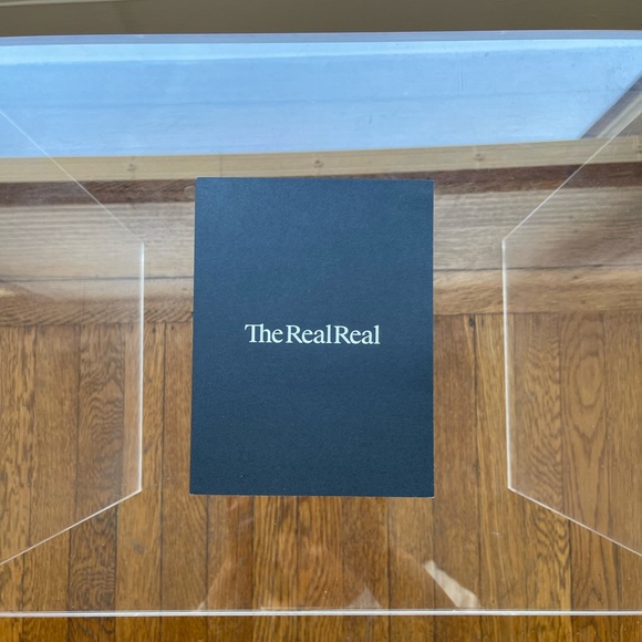 Gucci Heartbeat Shanghai Limited Edition Leather Clutch | Rare | Authentic TRR - Picture 5 of 7